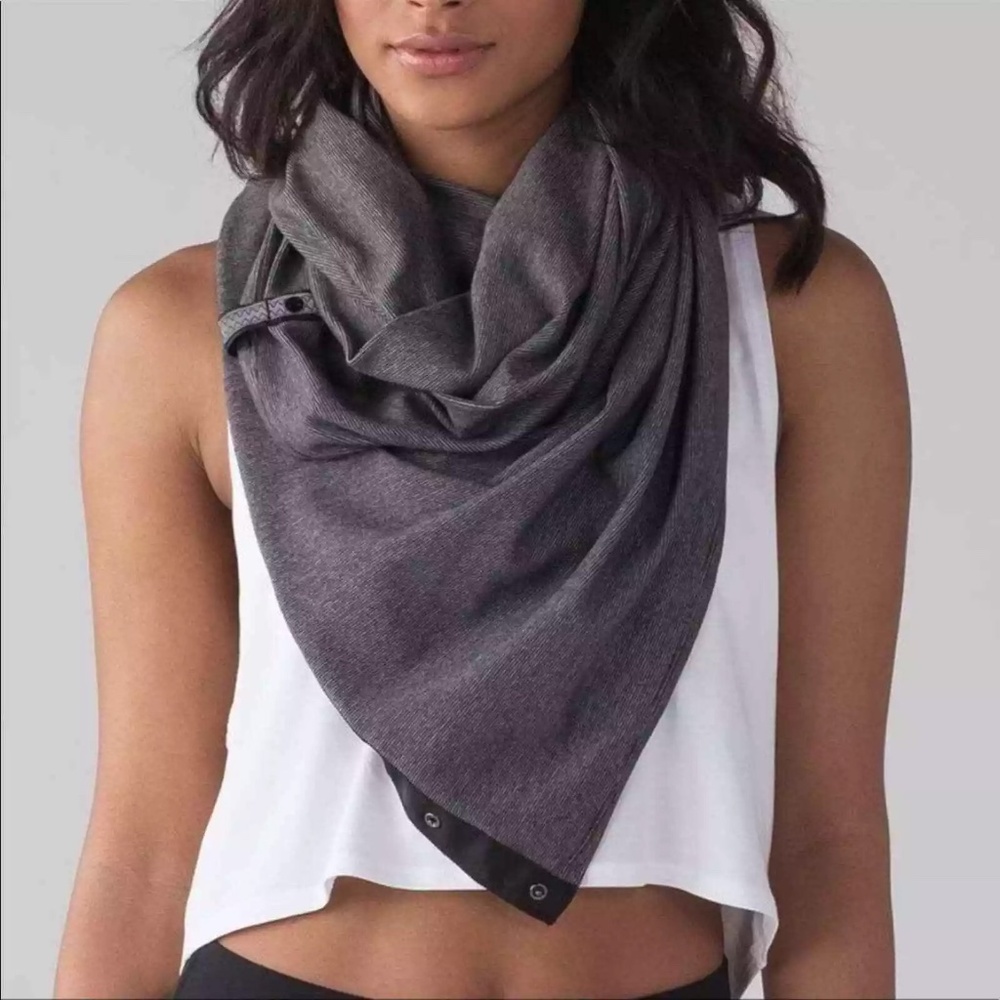 Lululemon infinity scarf